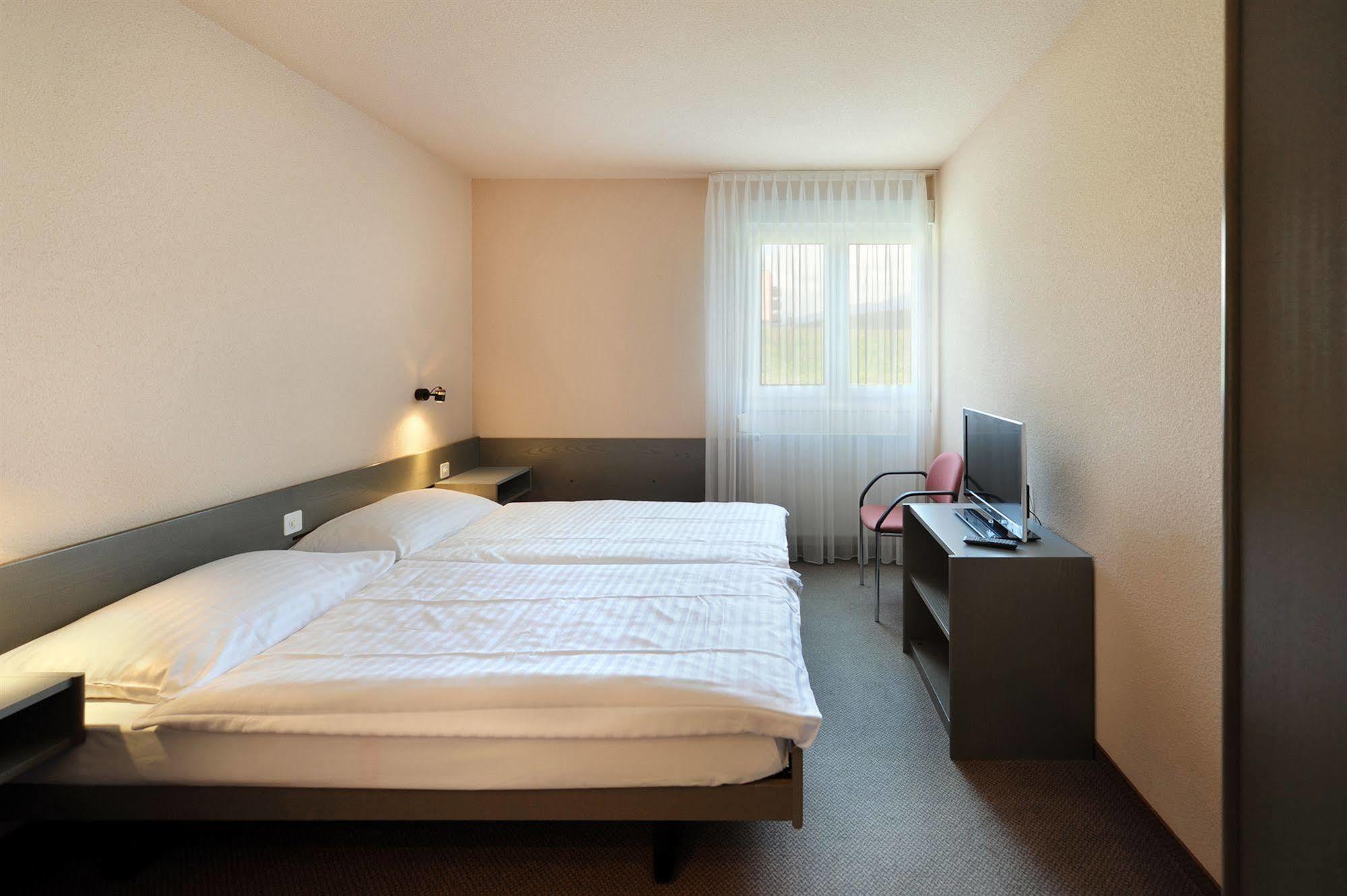 Hotel Des Mosaiques Orbe Екстер'єр фото